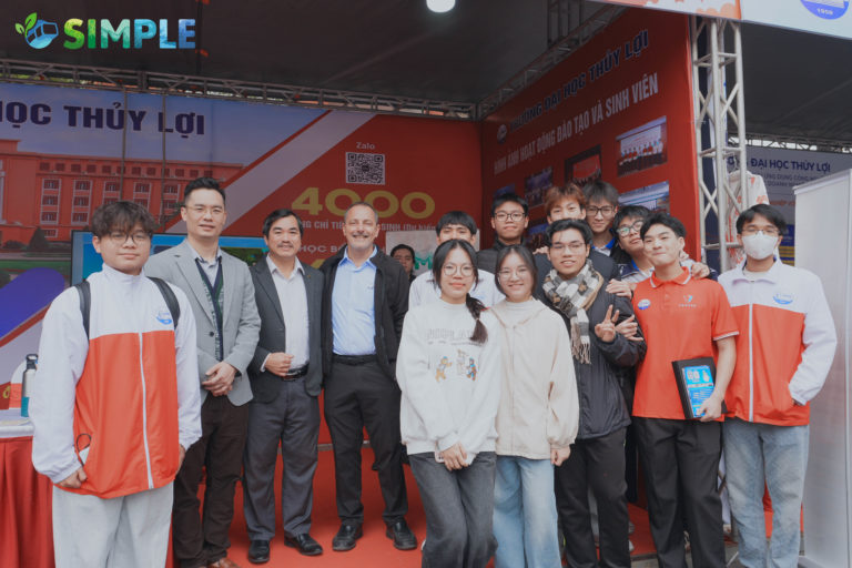 SIMPLE Brings the OZD VR Game to Thuyloi University Open Day
